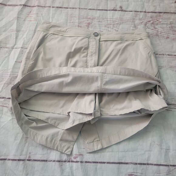 Title Nine Skort With Side Leaf Print Size 8 - Picture 3 of 5